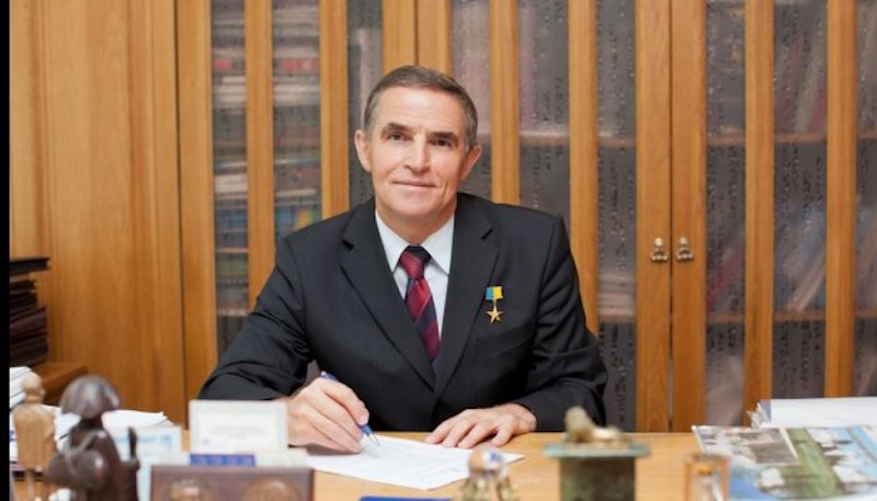 Леонід Каденюк